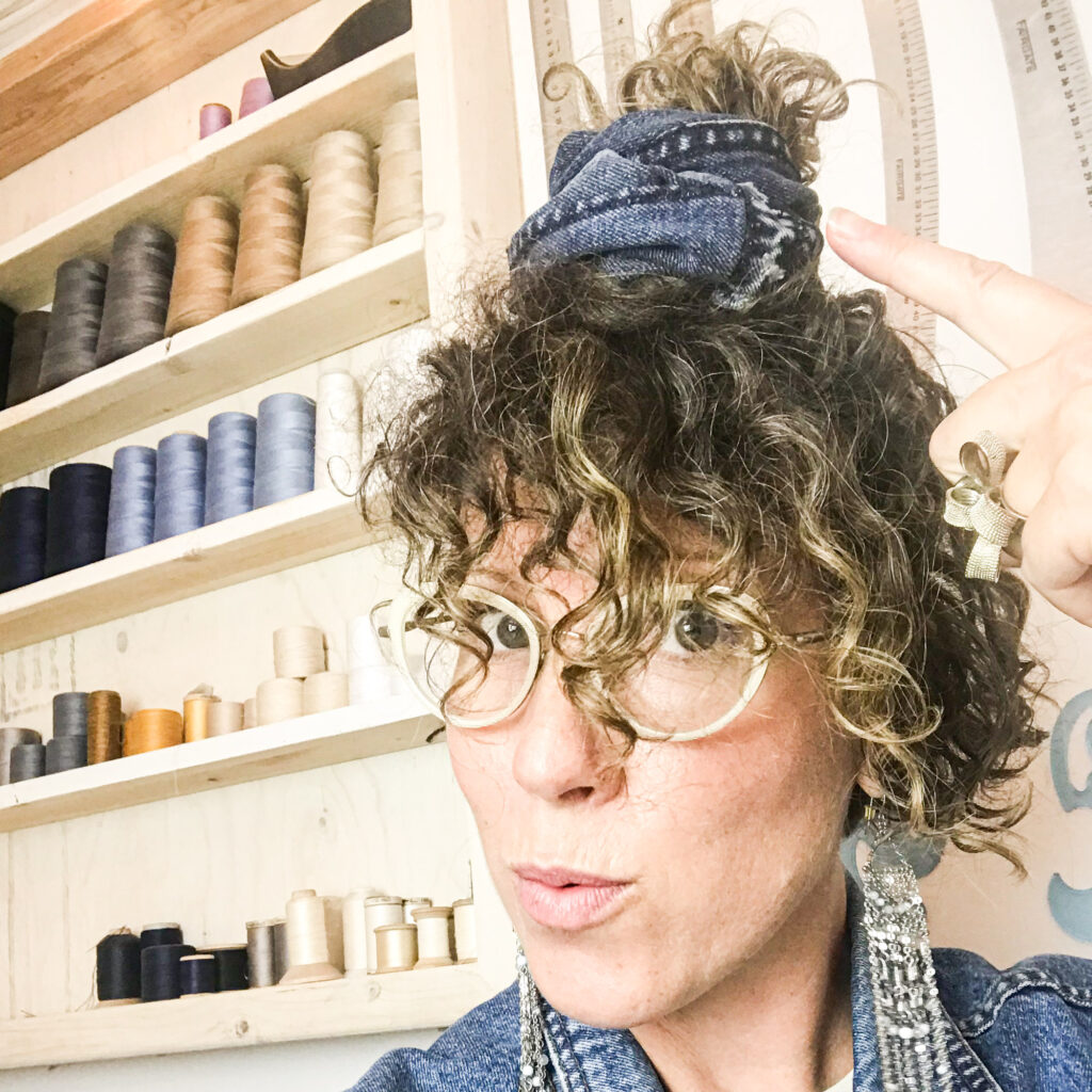 Ariane Brunet-Juteau denim upcycler, home scrunchypage upcycleuse de denim